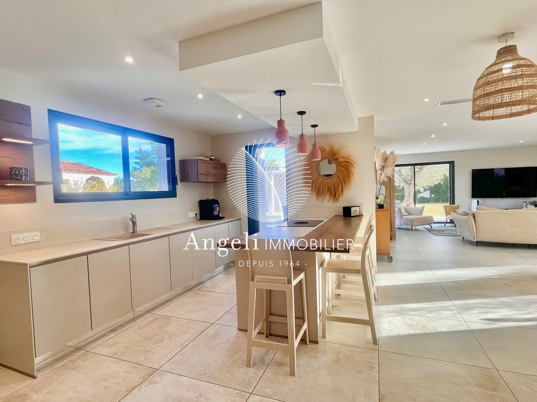 Villa in Frejus, Provence-Alpes-Côte d'Azur, France 4 - 17092004