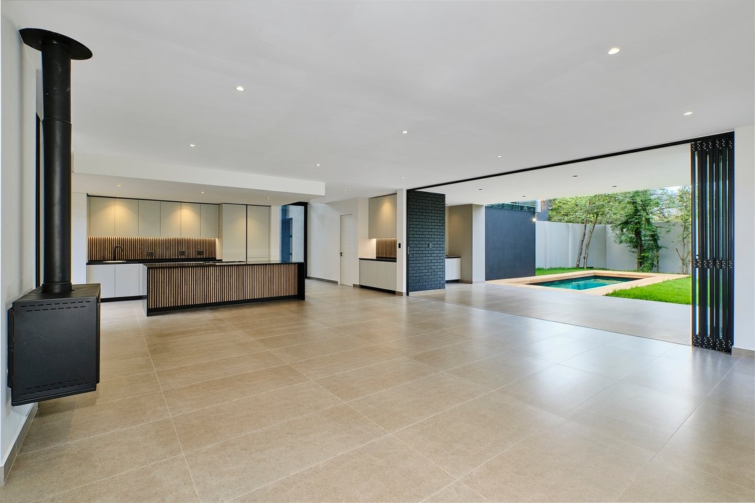 Country House in Strathavon, Chislehurston, Gauteng 2 - 16820460