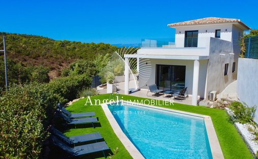Villa in Frejus, Provence-Alpes-Côte d'Azur, France 1