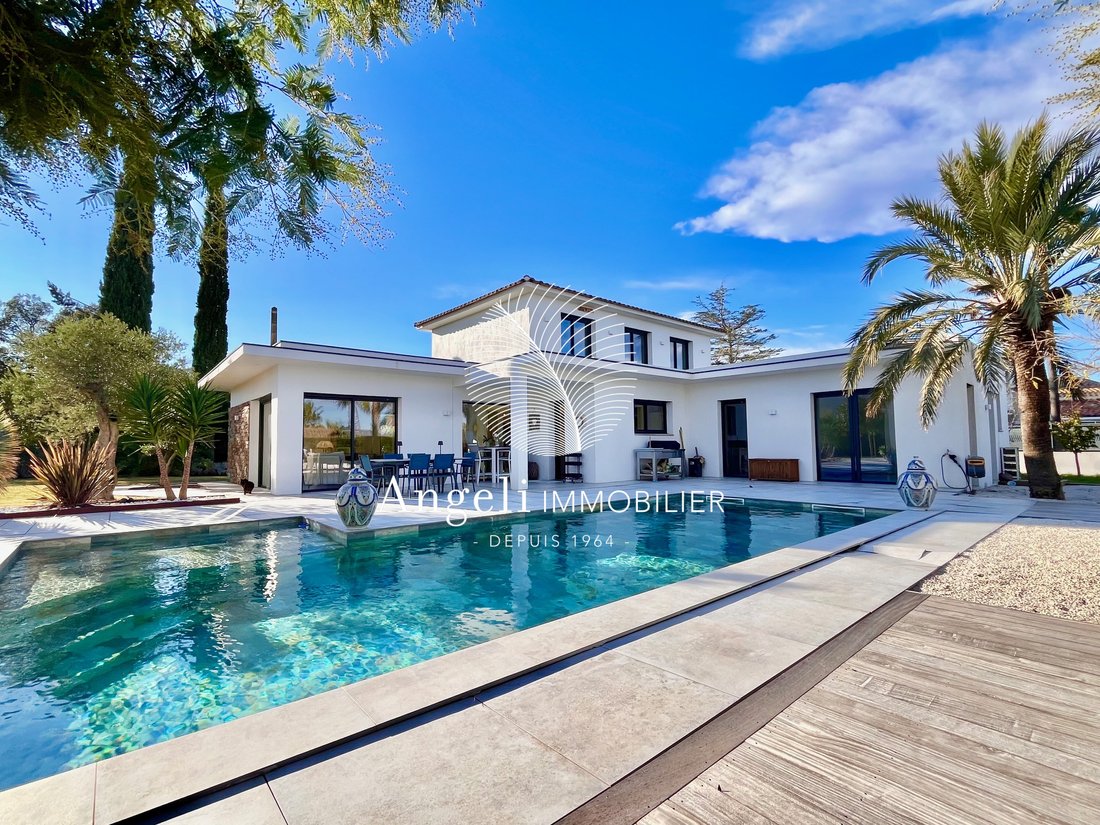 Villa in Frejus, Provence-Alpes-Côte d'Azur, France 1 - 17092004