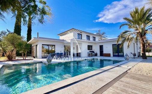 Villa in Frejus, Provence-Alpes-Côte d'Azur, France 1