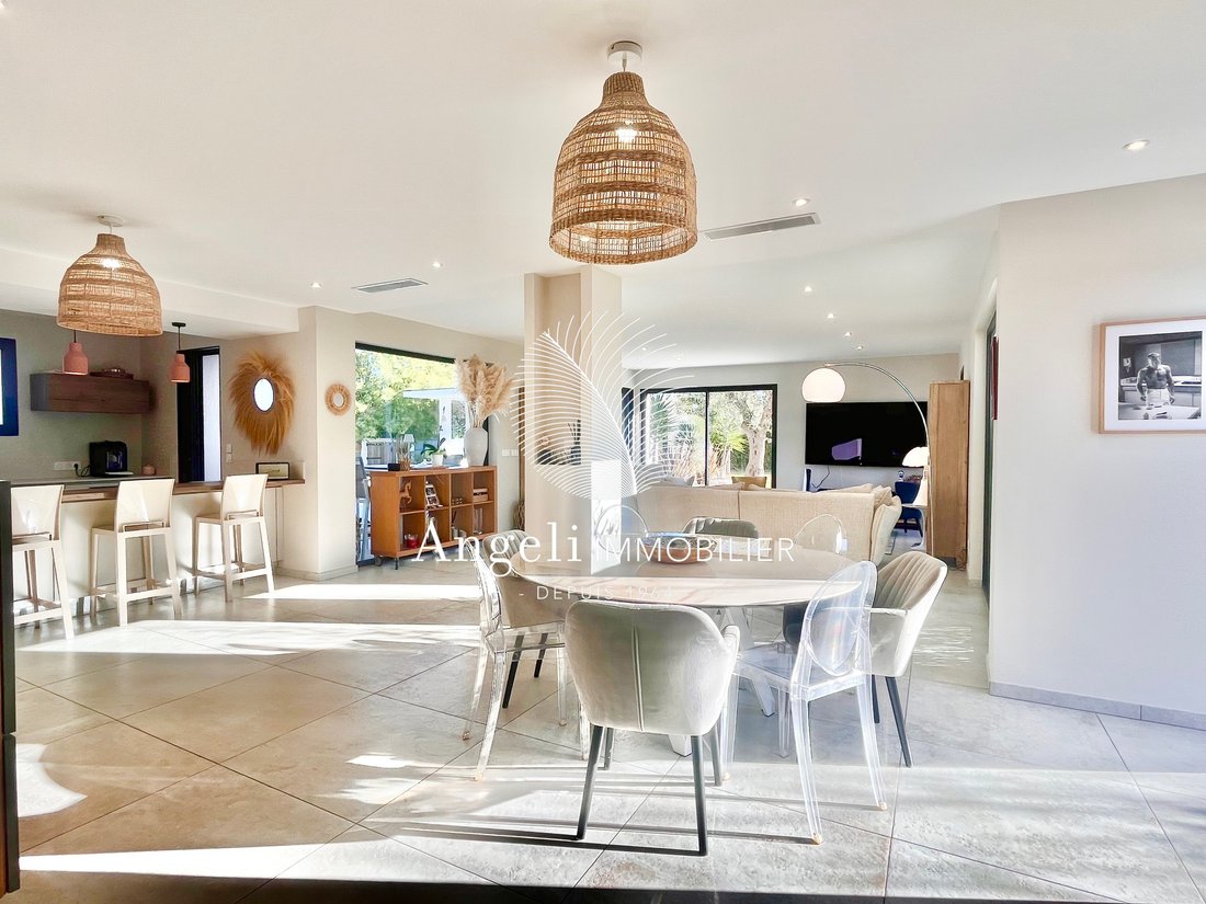 Villa in Frejus, Provence-Alpes-Côte d'Azur, France 3 - 17092004