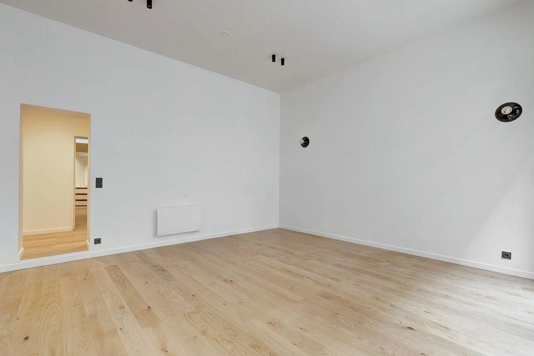 Apartment in Elysées-Madeleine, Paris 8e Arrondissement, Paris 2 - 17090446