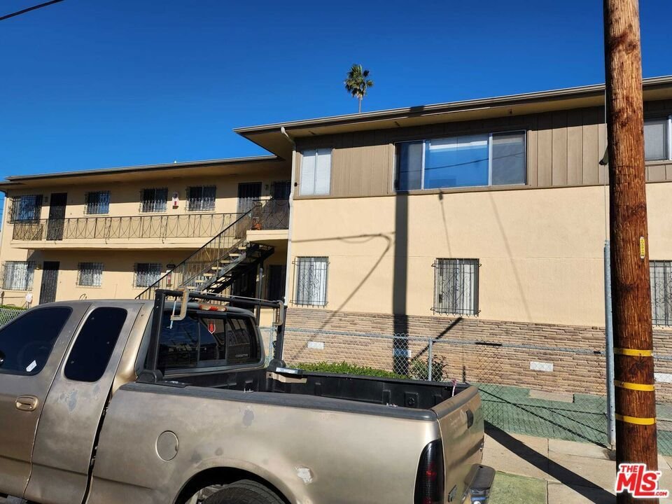 Los Angeles, California, United States 3 - 16688098
