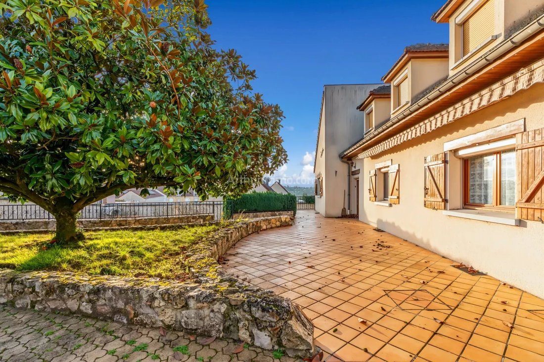 Estate in Dampmart, Ile-de-France, France 2 - 17090216