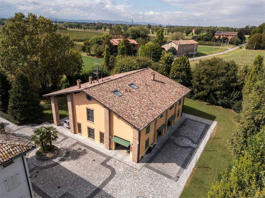 Villa in Modena, Emilia-Romagna, Italy 2 - 16650979