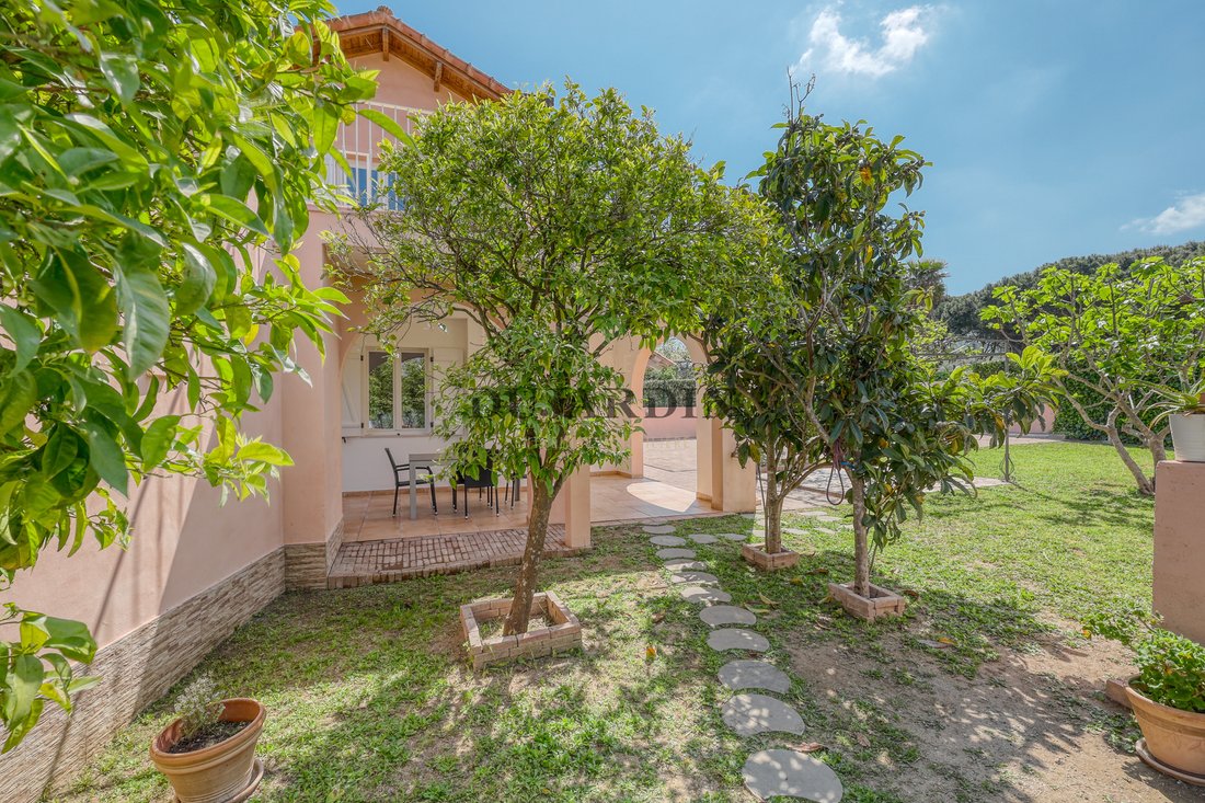 House in Zone Ouest Urbaine, Saint-Tropez, France 3 - 17091643