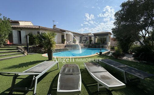 Villa in Frejus, Provence-Alpes-Côte d'Azur, France 1