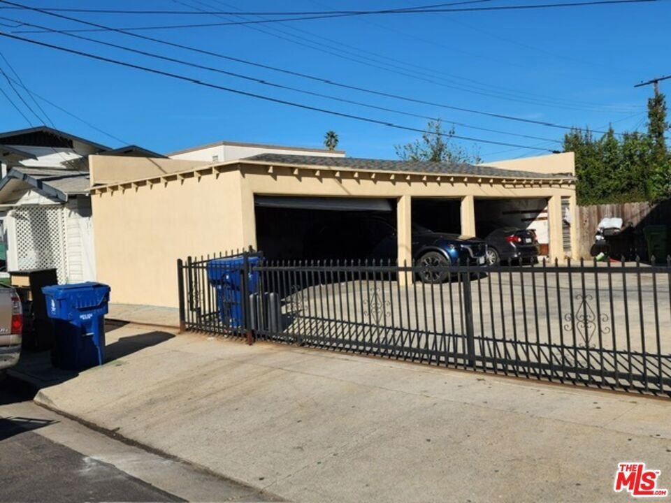 Los Angeles, California, United States 2 - 16688098