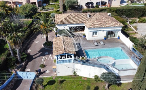 Villa in Frejus, Provence-Alpes-Côte d'Azur, France 1