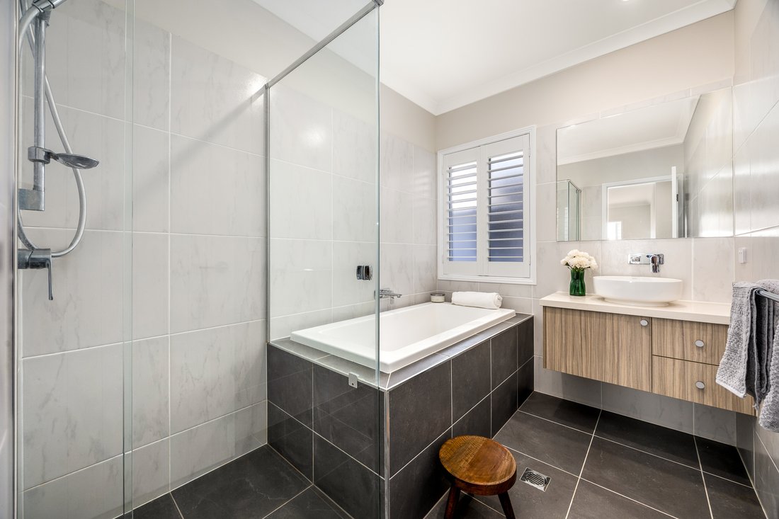 House in Newport, Queensland, Australia 3 - 17096280