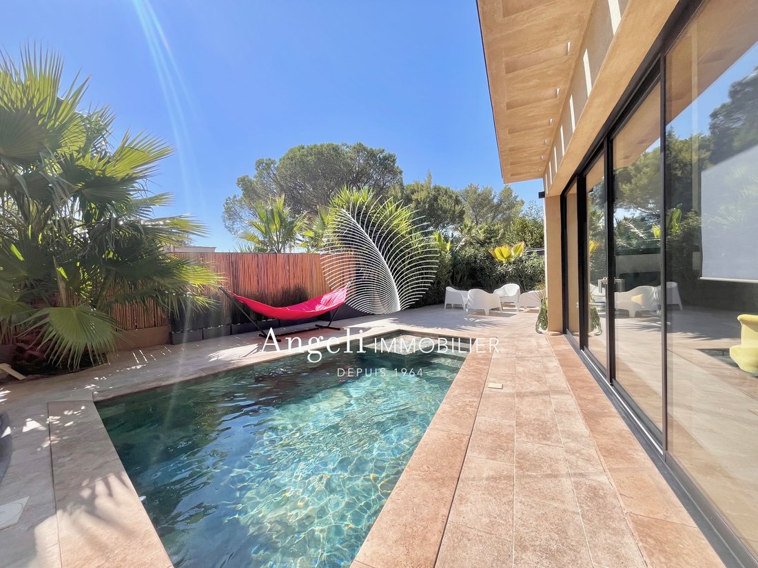 Villa in Frejus, Provence-Alpes-Côte d'Azur, France 2 - 17091972