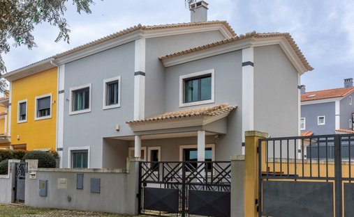 House in Rio de Mouro, Lisbon, Portugal 1