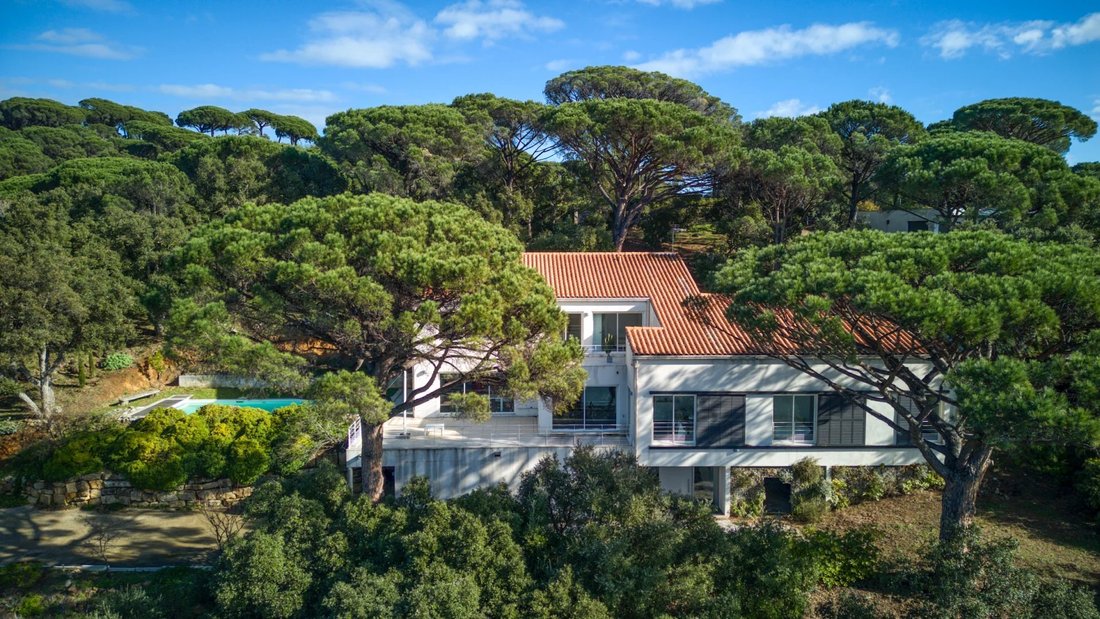 Villa in La Croix-Valmer, Provence-Alpes-Côte d'Azur, France 1 - 17093549