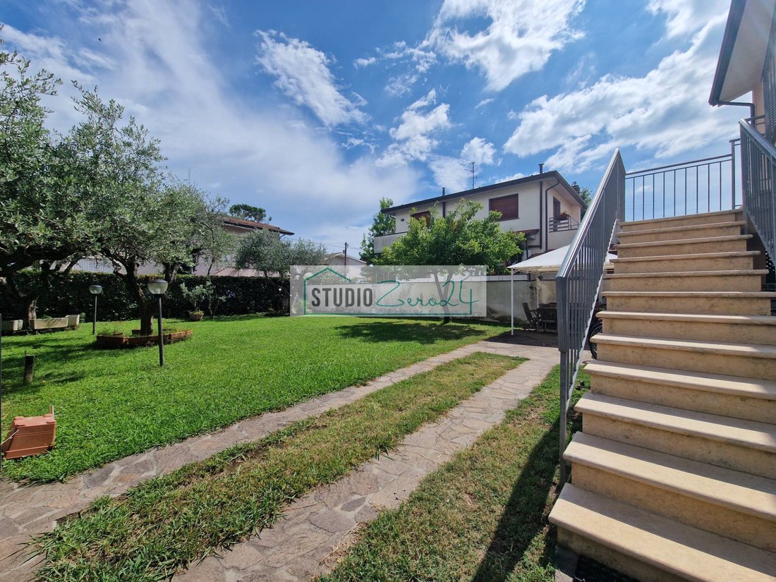 Apartment in Lido di Camaiore, Camaiore, Tuscany 3 - 17096188