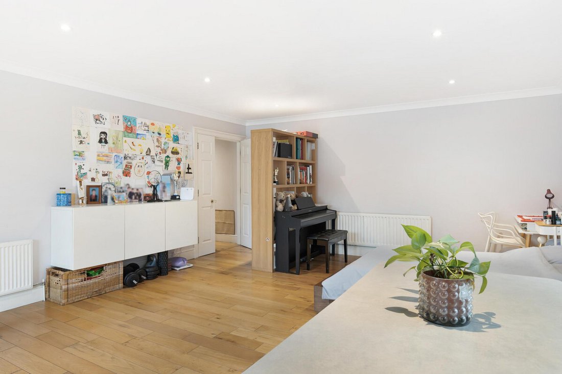 Apartment in Campden Hill, Kensington And Chelsea, England 4 - 17093883