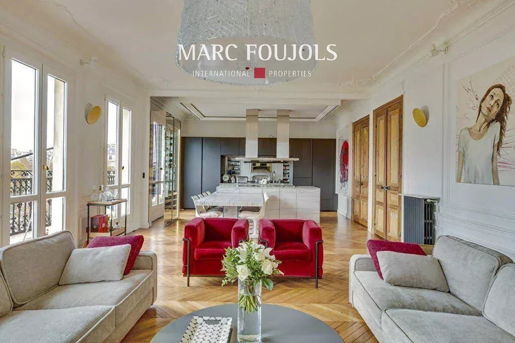 Apartment in Triangle d'Or, Paris 8e Arrondissement, Paris 4 - 17089810