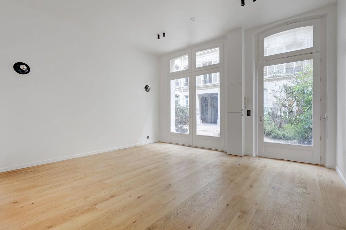 Apartment in Elysées-Madeleine, Paris 8e Arrondissement, Paris 1 - 17090446