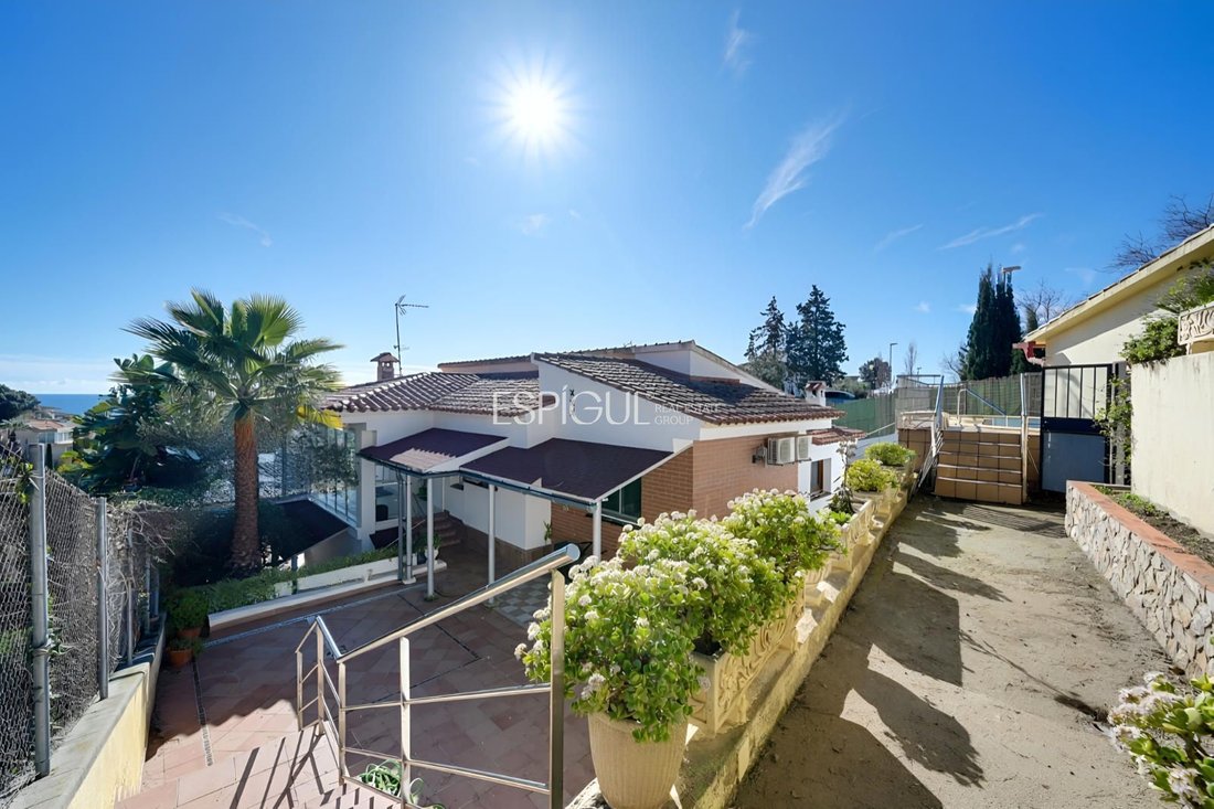 Villa in Santa Susanna, Catalonia, Spain 3 - 17089599