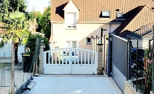 House in Chene Ouest, Bezons, France 1