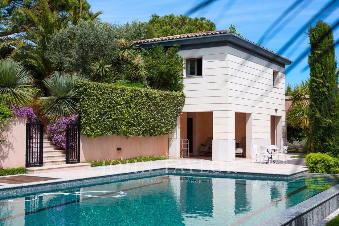 Villa in Antibes, Provence-Alpes-Côte d'Azur, France 2 - 10752613
