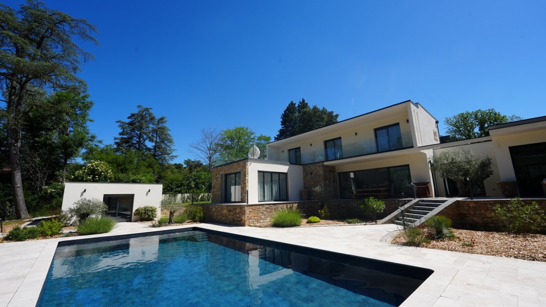 House in Charbonnieres-les-Bains, Auvergne-Rhône-Alpes, France 1 - 17092040