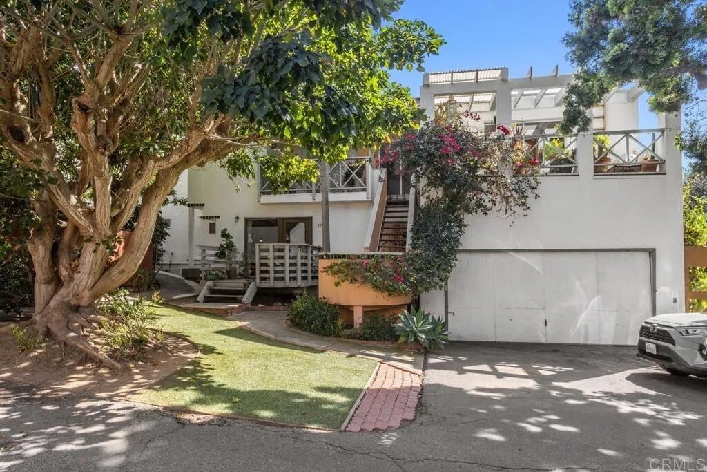 Encinitas, California, United States 4 - 17094351