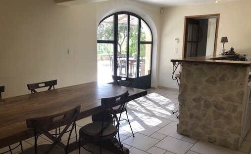 Provencal Farmhouse Of 277m² With Swimming Pool On Land Of Almost 2ha