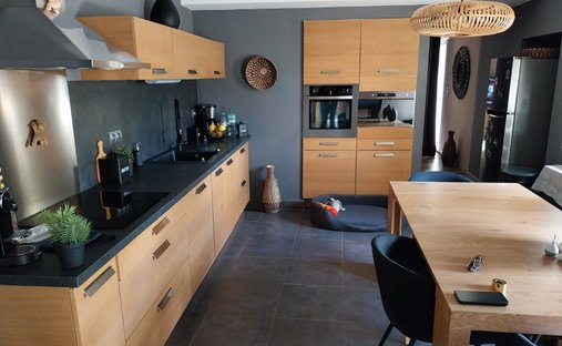 Provencal Farmhouse Of 277m² With Swimming Pool On Land Of Almost 2ha