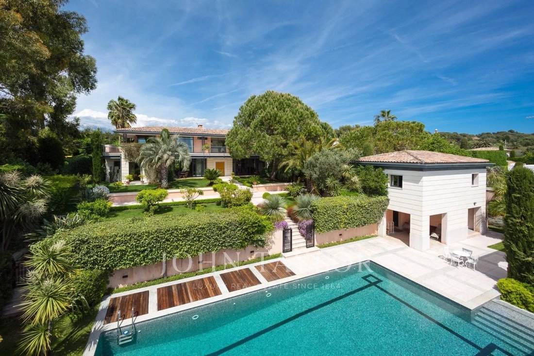 Villa in Antibes, Provence-Alpes-Côte d'Azur, France 1 - 10752613