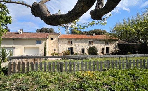 Provencal Farmhouse Of 277m² With Swimming Pool On Land Of Almost 2ha