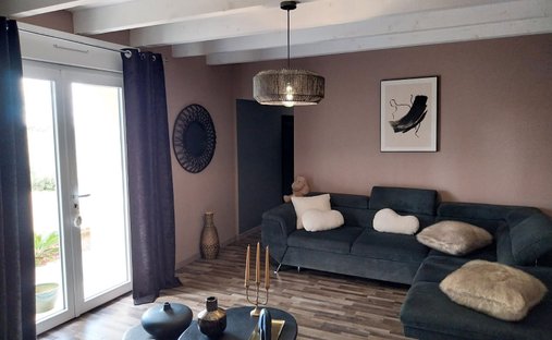 Provencal Farmhouse Of 277m² With Swimming Pool On Land Of Almost 2ha