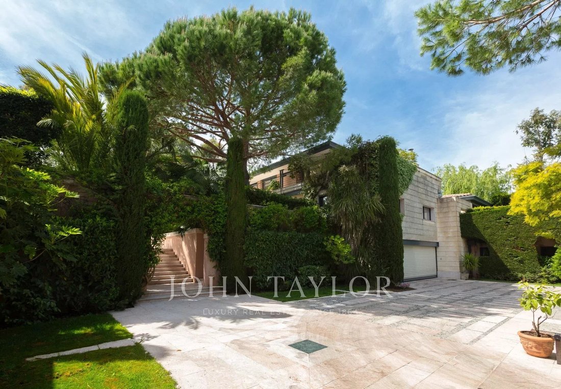Villa in Antibes, Provence-Alpes-Côte d'Azur, France 4 - 10752613