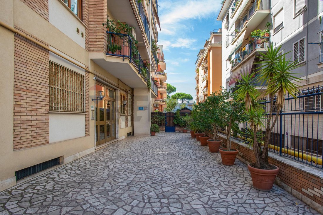 Apartment in Appio Claudio, Rome, Italy 4 - 17096178