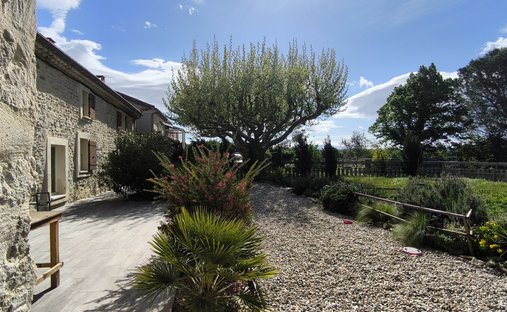 Provencal Farmhouse Of 277m² With Swimming Pool On Land Of Almost 2ha