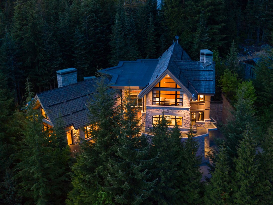 House in Whistler, British Columbia, Canada 2 - 17096256