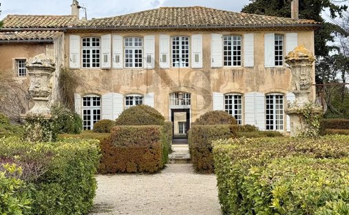 Estate in Plateau de Puyricard-La Trévaresse, Aix-en-Provence, France 1
