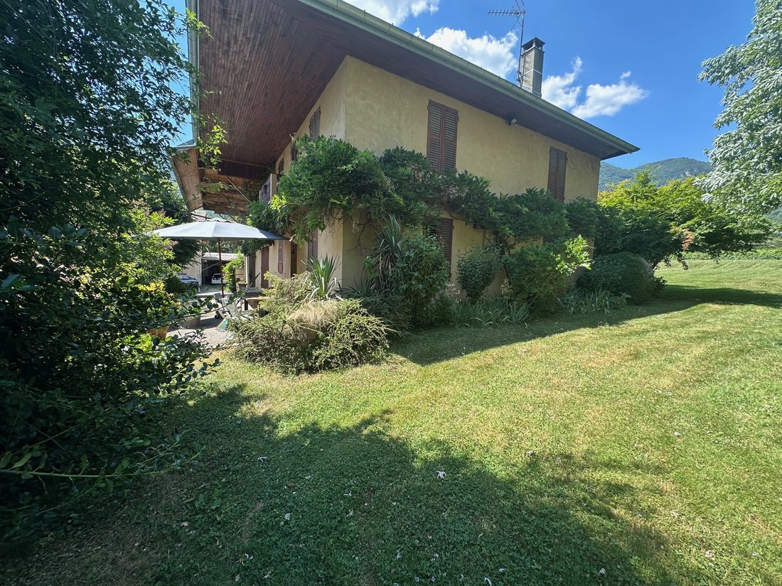 House in Saint-Pierre-d'Albigny, Auvergne-Rhône-Alpes, France 1 - 17092339