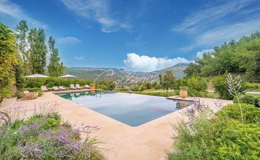 Villa in Châteauneuf-Grasse, Provence-Alpes-Côte d'Azur, France 1