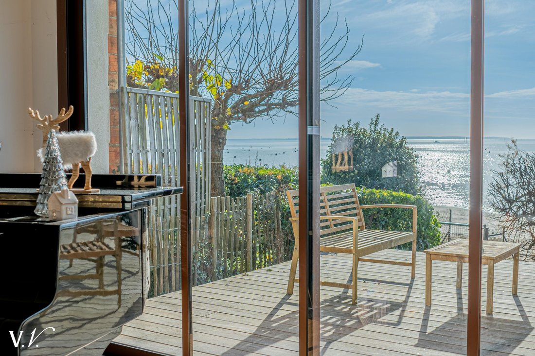Villa in Ares, Nouvelle-Aquitaine, France 2 - 17090512