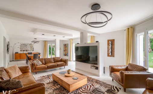 House in Marnac, Ramonville-Saint-Agne, France 1