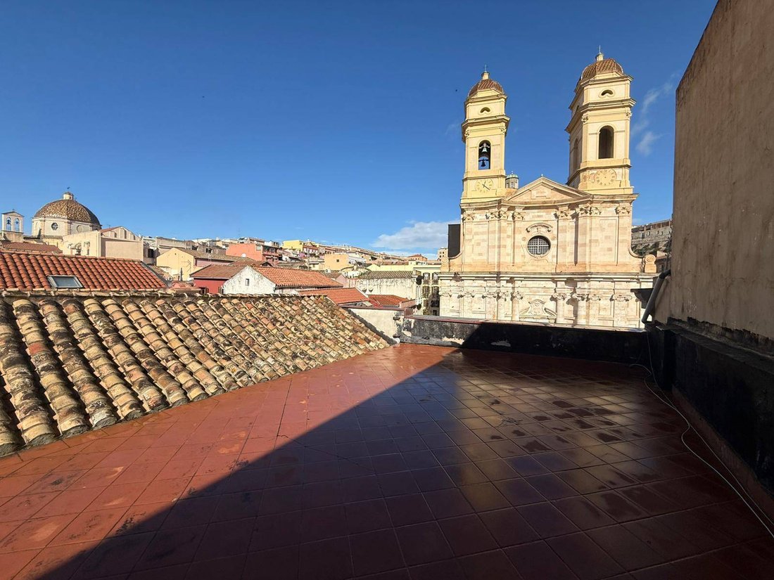 Apartment in Historic Center, Cagliari, Sardinia 2 - 17096174