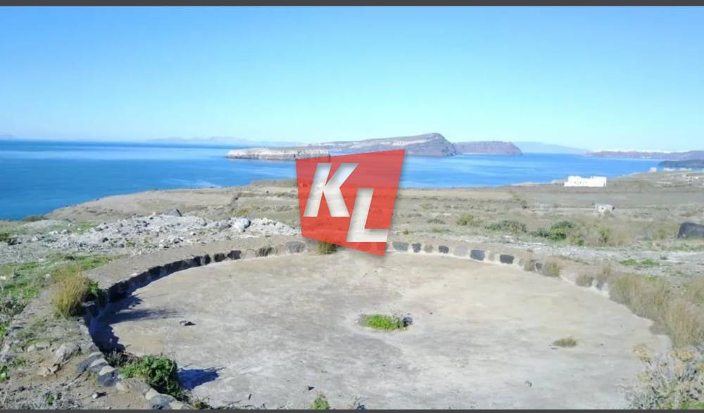 Land in Thira, Aegean, Greece 2 - 17094565