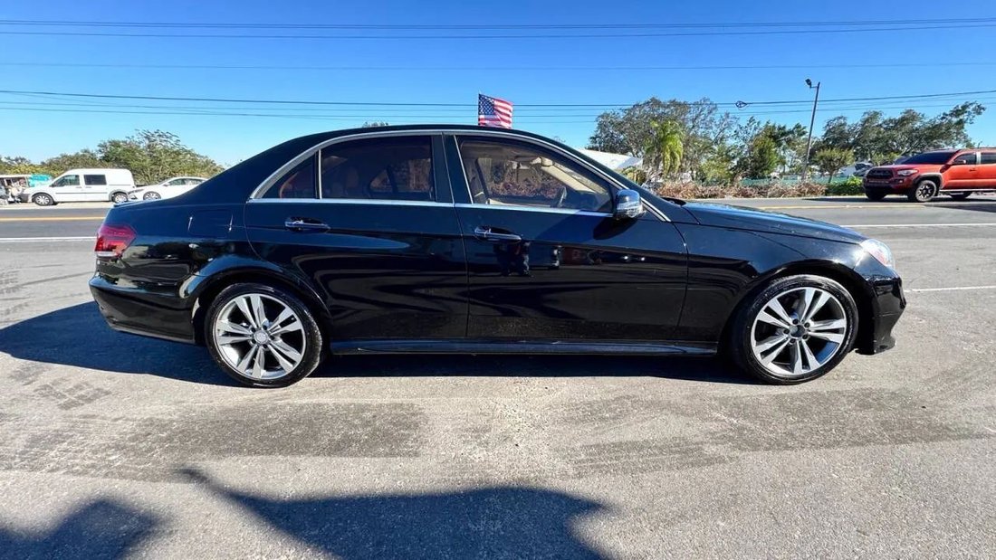 Sedan in HAINES CITY, FL, United States 5 - 17096005