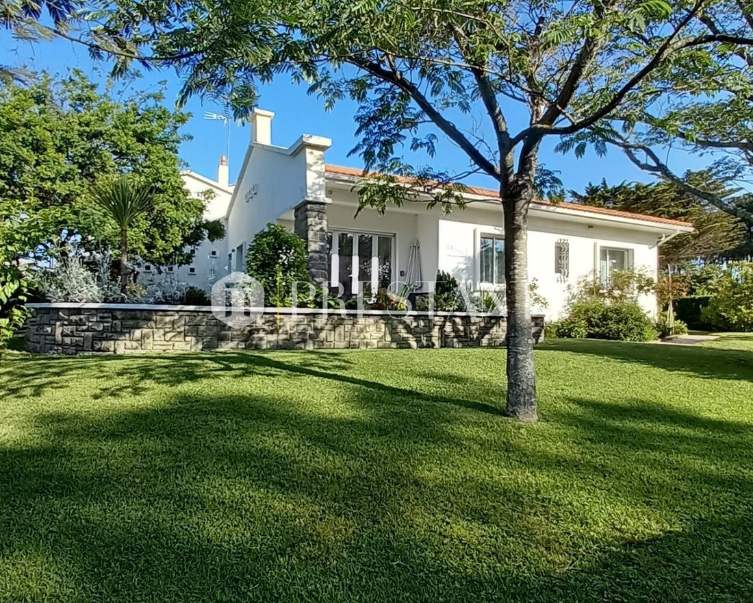 House in Anglet, Nouvelle-Aquitaine, France 1 - 13805736