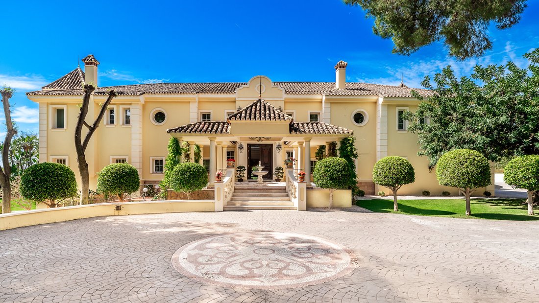Villa in Sierra Blanca, Marbella, Spain 1 - 17093449