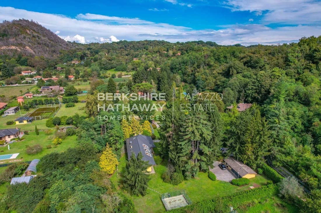 Villa in Angera, Lombardei, Italien 4 - 17094580