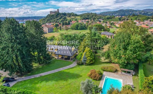 Villa in Angera, Lombardei, Italien 1