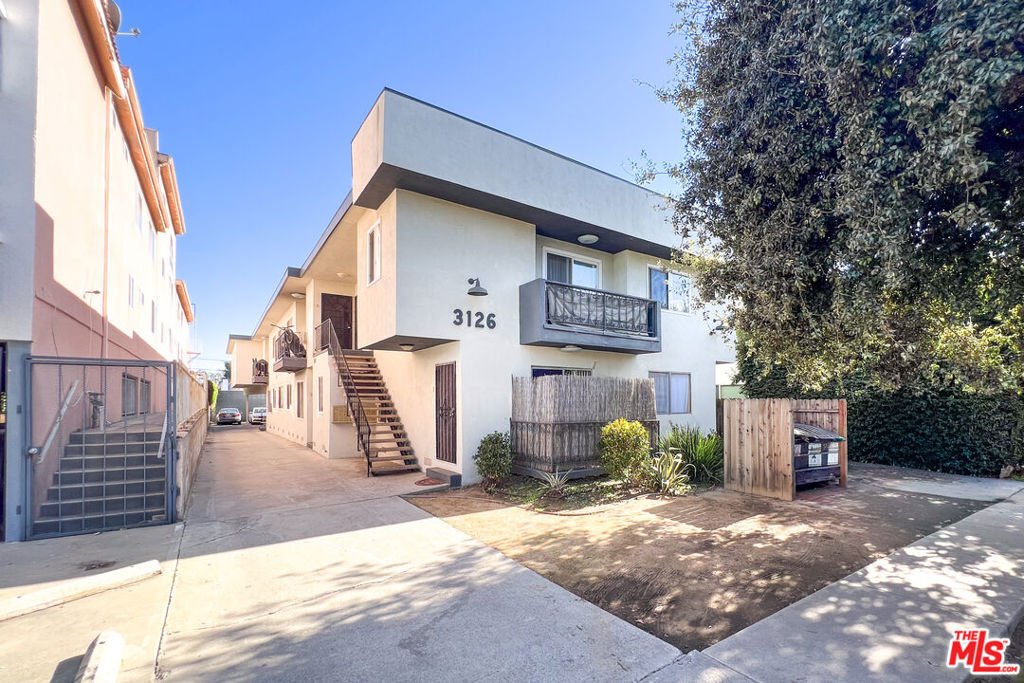 Los Angeles, California, United States 2 - 17094039