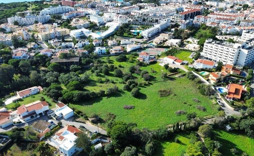 Land in Praia dos Pescadores, Olhos de Agua, Portugal 1